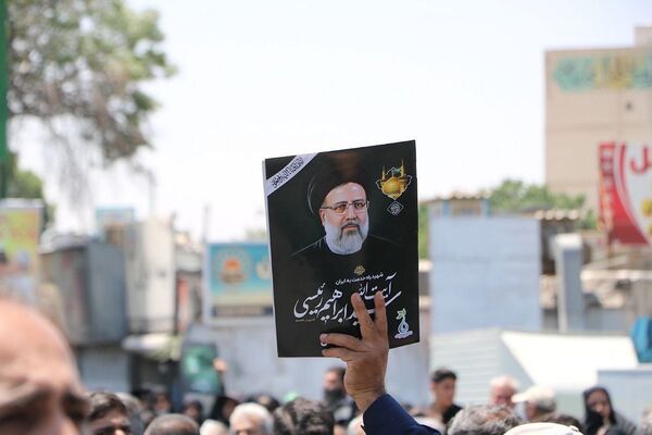 وداع با پیکر مطهر شهید حسین امیرعبدالهیان در شهرستان ری