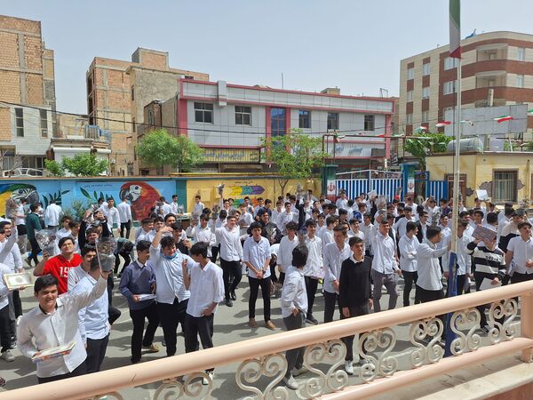 مراسم تجلیل از دانش آموزان برتر در بهارستان‌۲
