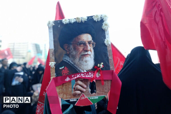 مشهد در سوگ؛ بدرقه باشکوه رهبر شهید انقلاب در جوار بارگاه رضوی/۲