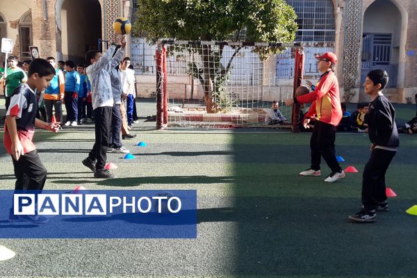 المپیاد ورزشی در دبستان شاهد حیات ناحیه 3 شیراز