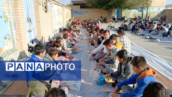 صبحانه سلامت در دبیرستان نمونه دولتی شهید حاج قاسم سلیمانی