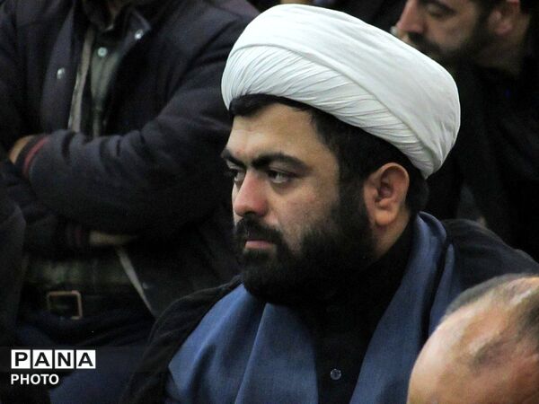 حضور اقشار مختلف مردم در مراسم اربعین رهبر شهید 