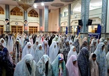 مراسم معنوی اعتکاف دانش‌آموزی دختران دبیرستان ارمغان