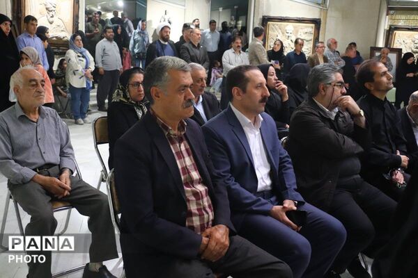 آیین گلباران مزار استاد شهریار در تبریز 