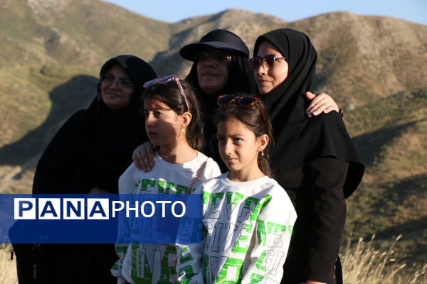 حضور زائران فرهنگی قم در یادمان «بلفَت و دوپازا»