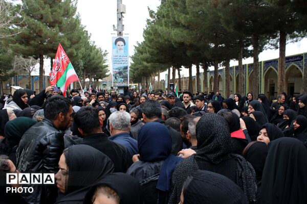 وداع با پیکر مطهر شهید فرشاد بنام در گلزار شهدا نیشابور 