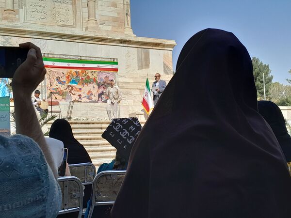 همایش کودک و شاهنامه در آرامگاه فردوسی 