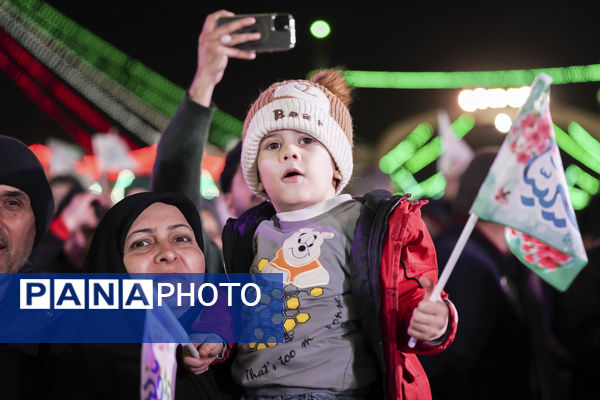 همخوانی سرود «سلام یا مهدی» با حضور ابوذر روحی در مسجد جمکران