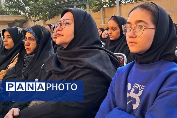 مراسم راز و رهایی؛ پنجره‌ای به دنیای دو نسل در دبیرستان نمونه‌دولتی ولایت بهارستان‌دو