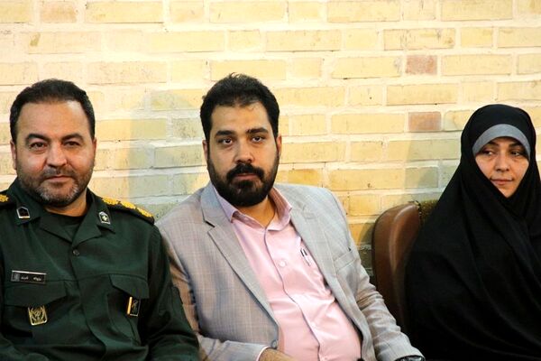 اهدا لوازم تحریر به دانش‌آموزان کم برخوردار در دبستان شهید خبره فرشچی ناحیه یک شهرری