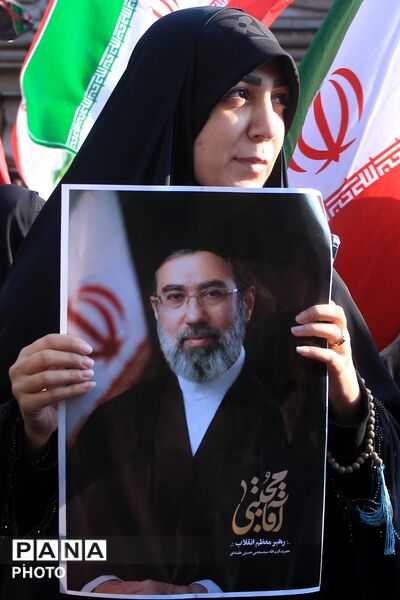 بیعت مردم تهران با سومین رهبر انقلاب