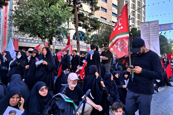 مشهد غرق در ماتم ؛ وداع میلیونی با پیکر مطهر رهبر شهید