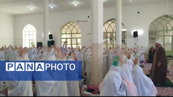 آیین جشن تکلیف دختران دانش‌آموز در جعفریه قم