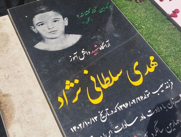 دختران اثرگذار شهرستان‌های تهران مزار سردار دلها و شهیده آیدا قاسمی را زیارت کردند