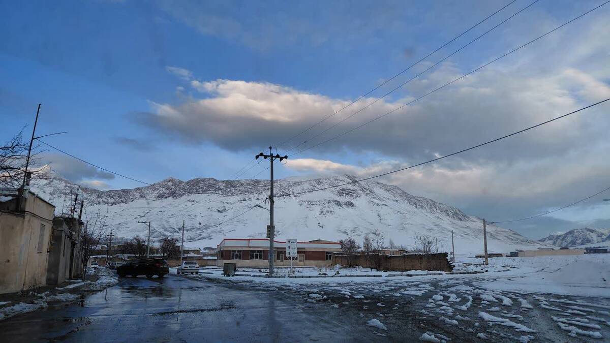 بارش اولین برف پاییزی در روستای نورآباد شازند