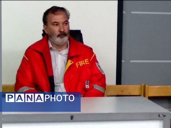 کارگاه آموزشی اطفای حریق در دبستان آرمینه مصلی‌نژاد ناحیه ۶ مشهد 