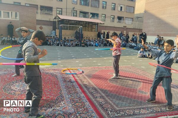 هنرنمایی دانش‌آموزان مدارس شهرری در افتتاحیه المپیاد ورزشی درون مدرسه‌ای 