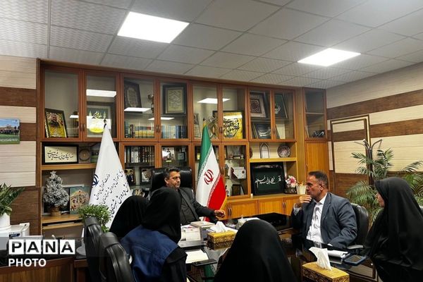 نشست صمیمی رئیس اموزش و پرورش شهرستان پاکدشت با خبرنگاران پانا پاکدشت
