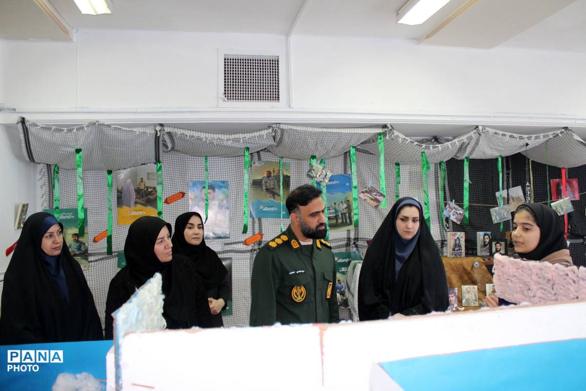  نمایشگاه فرهنگی هنری در هنرستان شهدای گمنام پرند