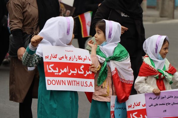 راهپیمایی 13 آبان در ناحیه یک بهارستان