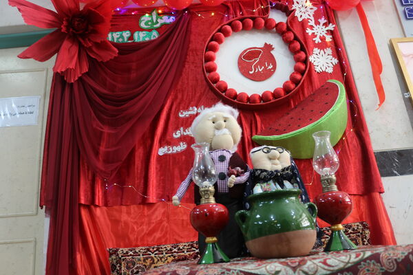 جشن یلدای دانش‌آموزی، در دبیرستان هیات امنایی دخترانه معراج اردبیل