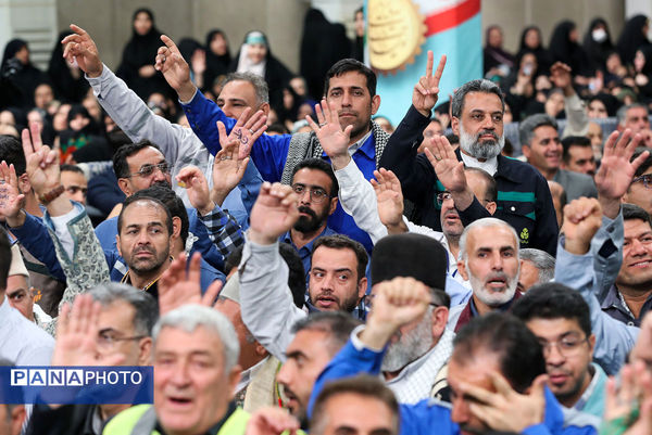 دیدار هزاران نفر از کارگران سراسر کشور با رهبر انقلاب