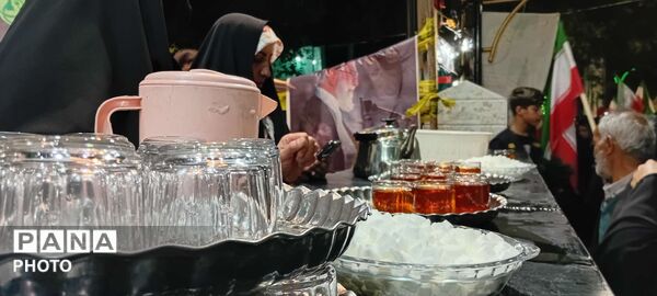 برپایی چایخانه حضرت ام البنین در حاشیه تجمعات کاشمر