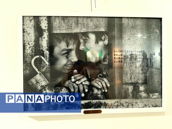 برگزاری نمایشگاه اشک‌ها و لبخندها در مشهد