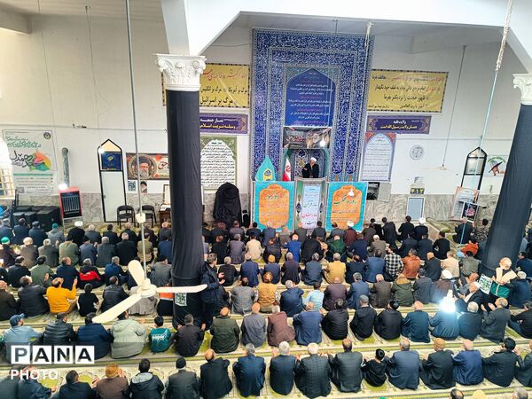 حضور حماسی مردم در اولین نماز جمعه بعد از شهادت رهبر انقلاب