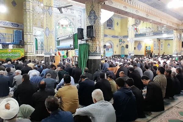 نماز جمعه شهرستان ورامین با حضور پرشور دانش‌آموزان 