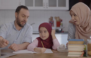 واکاوی ریشه‌های روانی و رسانه‌ای تبِ شهرت و هراس از زیستِ معمولی