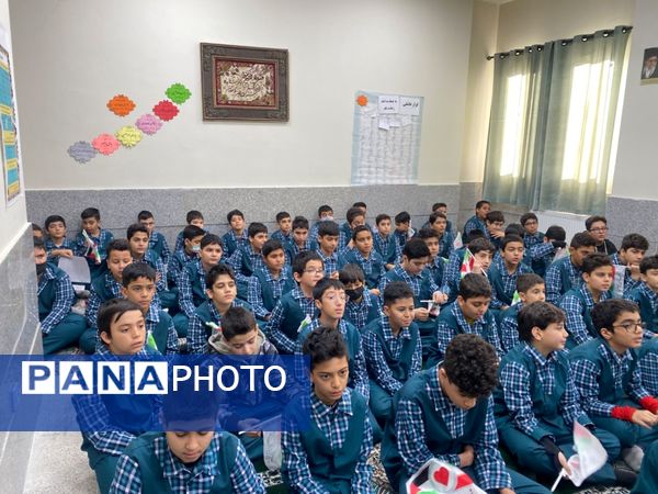 بزرگداشت حماسه ۹ دی در مدرسه نور ایمان منطقه پردیس 