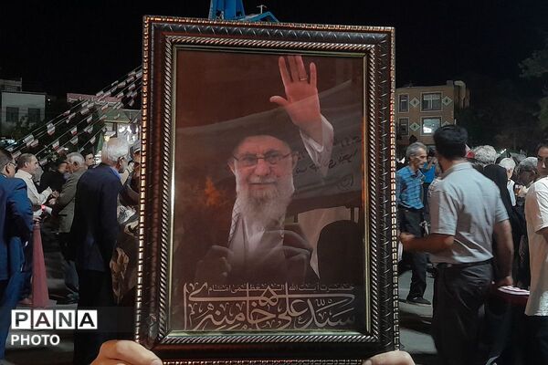تداوم تجمعات شبانه در میدان امام خمینی (ره)