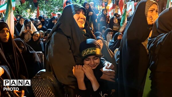 آیین وداع با پیکر دانش آموز شهید محمد حسین دهقان در قم