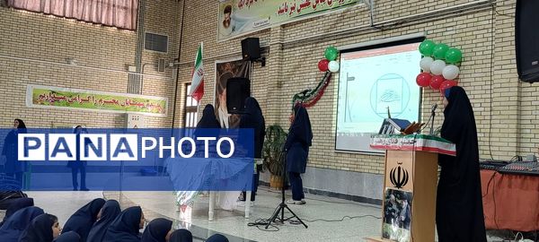 تقدیر از دانش آموزان برتر آموزشی  آموزشگاه دخترانه شهدای ۳۸ 