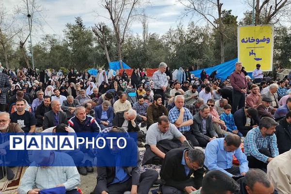 برگزاری نماز عید فطر در ناحیه دو شهرری 