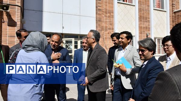 حضور نماینده کمیساریای عالی سازمان ملل در دبستان وحدت بیرجند 