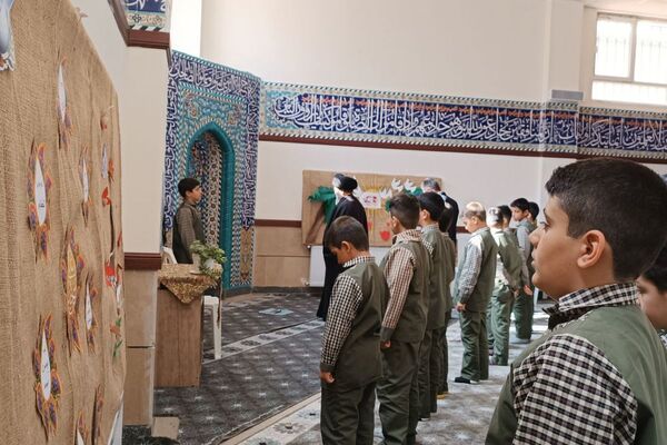 اقامه نماز جماعت و محافل انس با قرآن در مدارس فیروزکوه