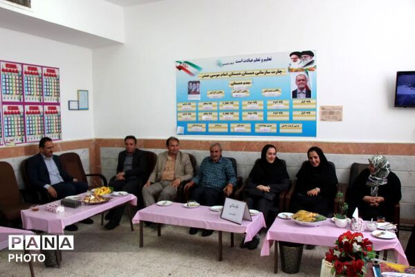 اجرای طرح خاطره سازان با حضور مدیر آموزش وپرورش شهرستان در آموزشگاه موسی صدر آشخانه