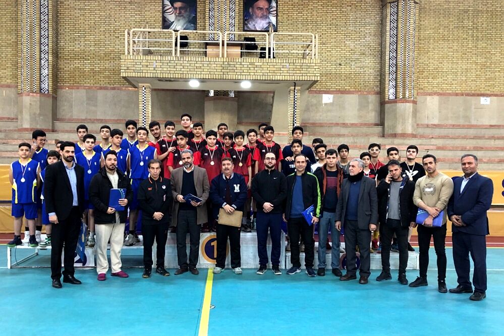 مراسم اهدای مدال به برگزیدگان رشته‌های ورزشی بین آموزشگاهی در ناحیه 2 شهرری 