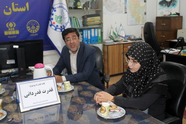 کافه کتاب با موضوع قدرت قدردانی در سازمان دانش‌آموزی استان بوشهر 