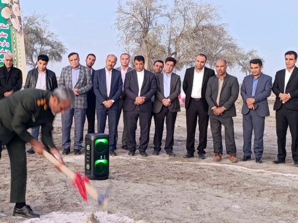 کلنگ ساخت دبستان 14 کلاسه خیرساز در روستا دهو شهرستان میناب به زمین زده شد