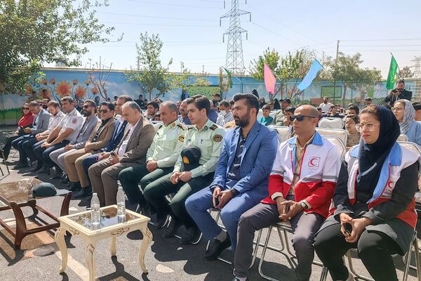 آیین افتتاحیه زمین چمن ورزشی در قالب طرح «شهید سردار سلیمانی» در شهرستان قدس