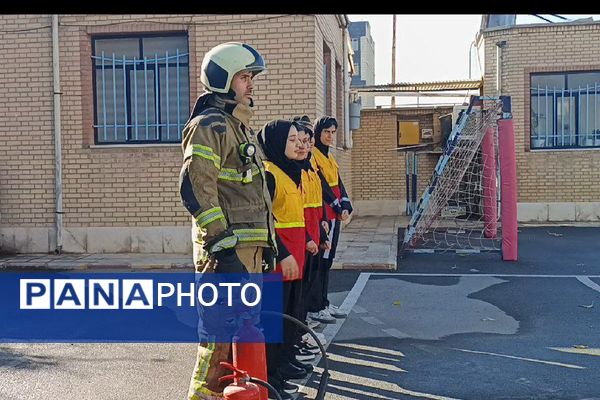  مانور زلزله در مدرسه فرزانگان ورامین