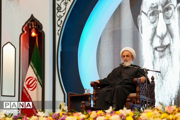اجتماع بانوان انقلابی به مناسبت چهلم قائد امت و شهدای میناب در مسجد جمکران 
