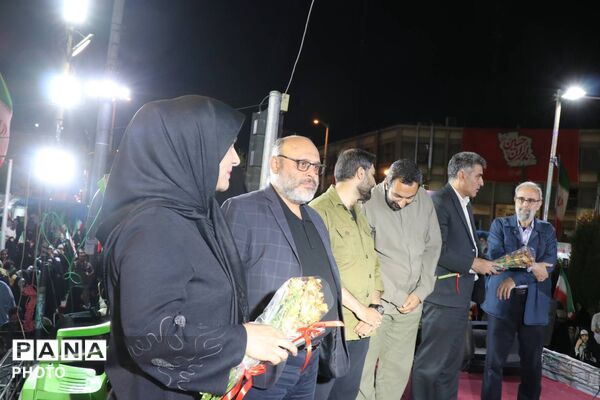 قدردانی از معلمان در قلب شهر؛ توسط آموزش و پرورش منطقه ۱۲