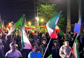 قیام خستگی ناپذیر مردم زرقان به عشق ایران