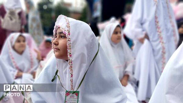 حضور معاون پرورشی وزارت آموزش و پرورش در جمع فرشتگان نمازگزار