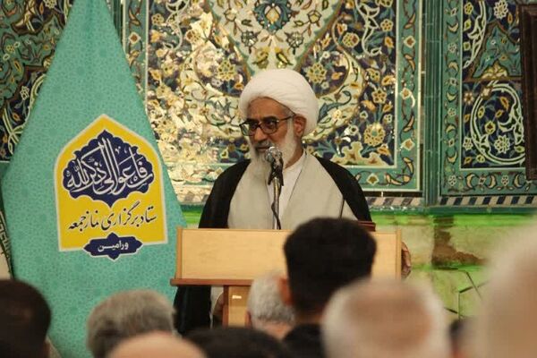 نماز جمعه شهرستان ورامین با حضور پرشور دانش‌آموزان 
