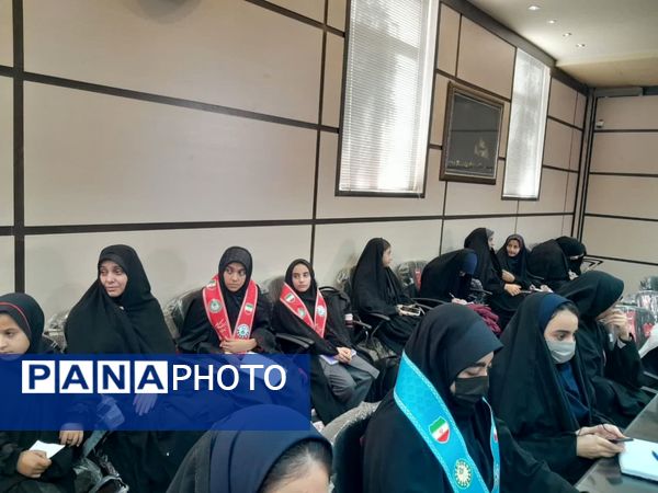 هم‌اندیشی فرماندار تفت با دانش‌آموزان 